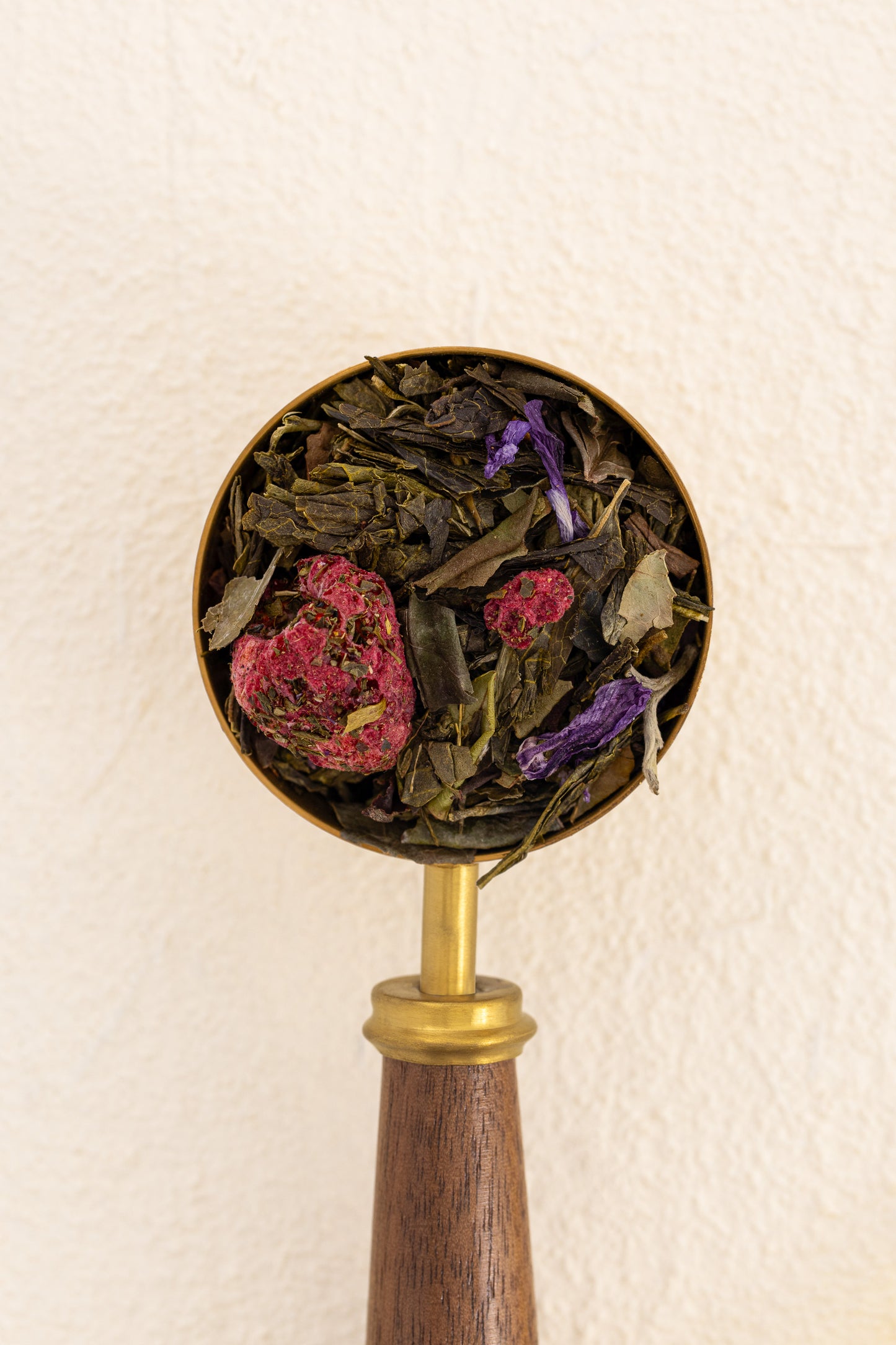 Le thé vert violette-framboise