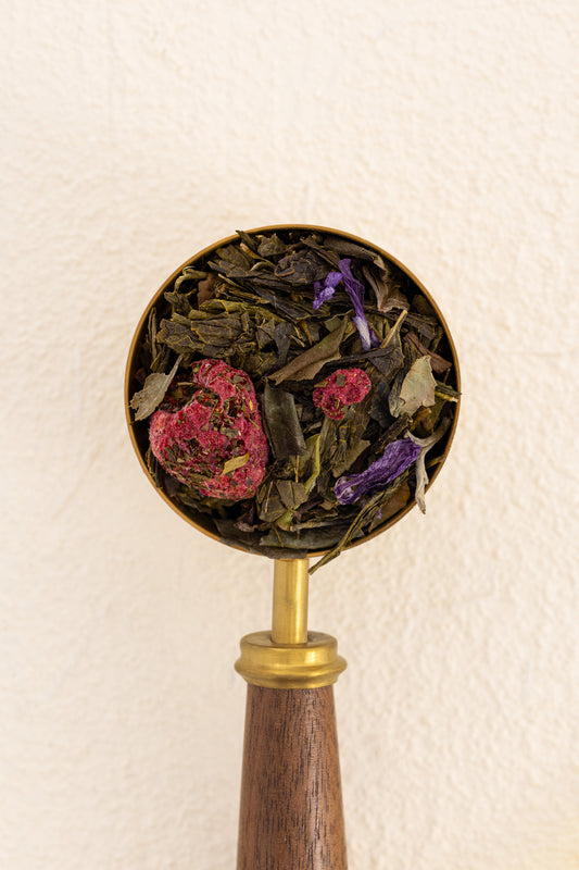 Le thé vert violette-framboise